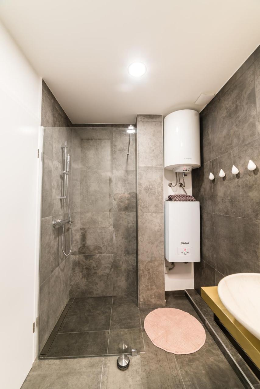 Flex Apartments Tour As Lubiana Esterno foto